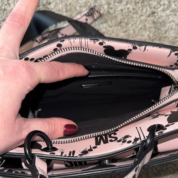 Viral Halloween 2025 Steve Madden Bevelyn Dripping Bleeding Hearts in Pink Bag - Picture 6 of 6